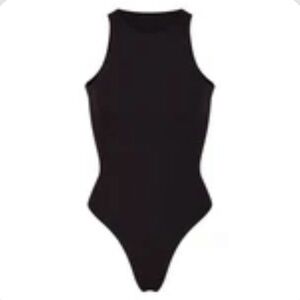 SKIMS ONYX FITS EVERYBODY
HIGH NECK BODYSUIT